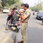 खाकी का मानवीय चेहरा — एडिशनल एसपी अनिल सोनी ने 2 वर्षीय मासूम को सुरक्षित मां से मिलाया