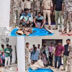 वन विभाग की बड़ी कार्रवाई: जंगली सूअर का शिकार करते दो शिकारी रंगे हाथ गिरफ्तार, मांस की कटाई के दौरान दबिश